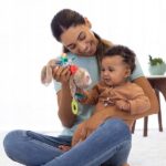 Infantino Zawieszka leniwiec z pozytywką 301035 - obrazek 5