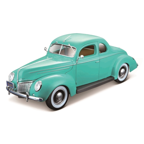 MAISTO Ford Deluxe 1939 1/18 31180 Green